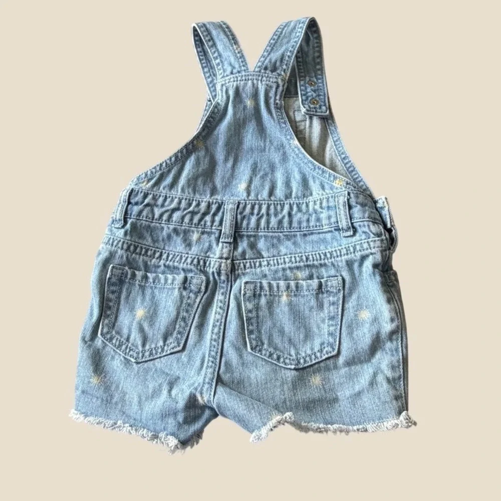 The Childrens Place Girls 2T Denim Shortalls Light Wash Sun Embroidered Frayed